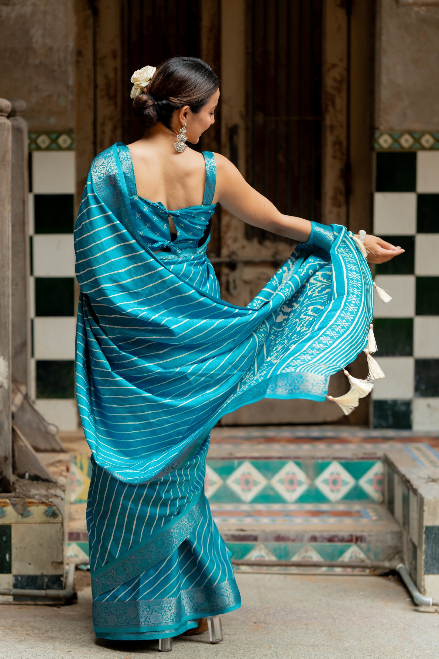 Silk Blend Leheriya & stripe Printed Saree With Unstitched Blouse Piece