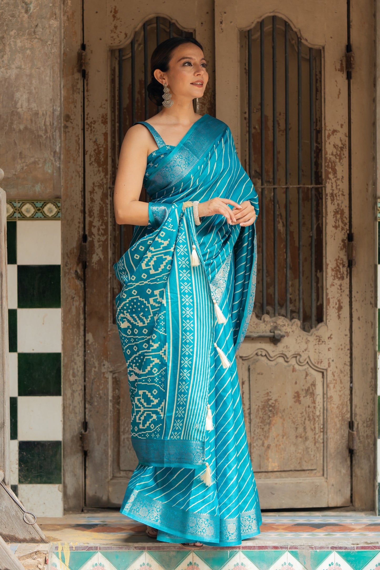 Silk Blend Leheriya & stripe Printed Saree With Unstitched Blouse Piece