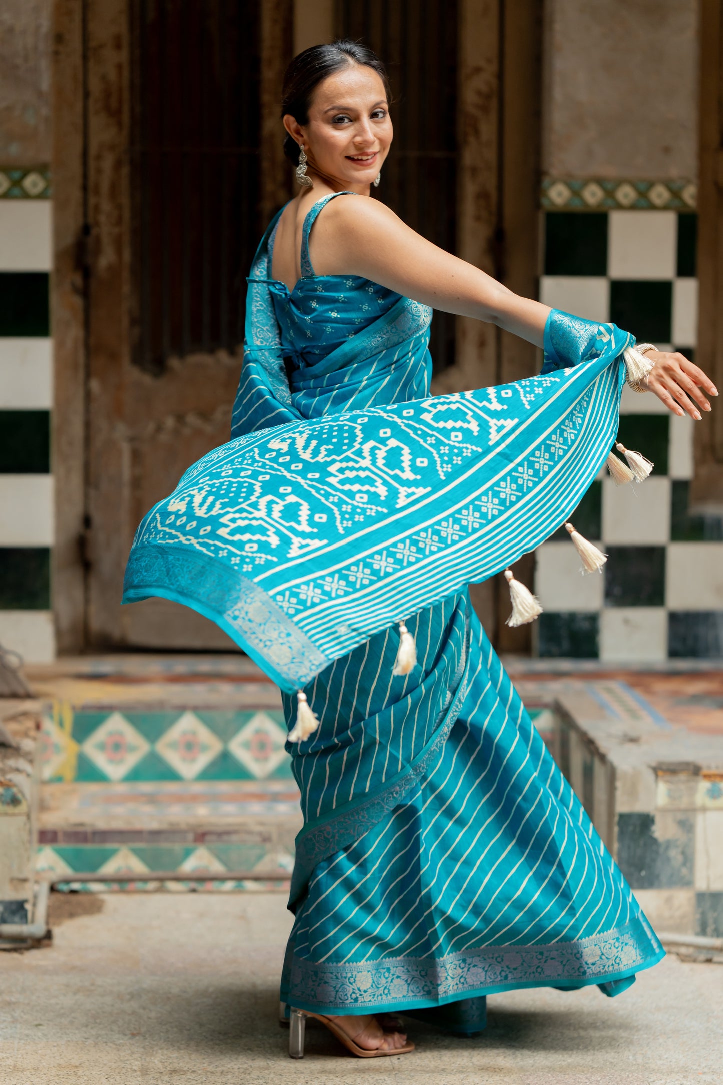 Silk Blend Leheriya & stripe Printed Saree With Unstitched Blouse Piece