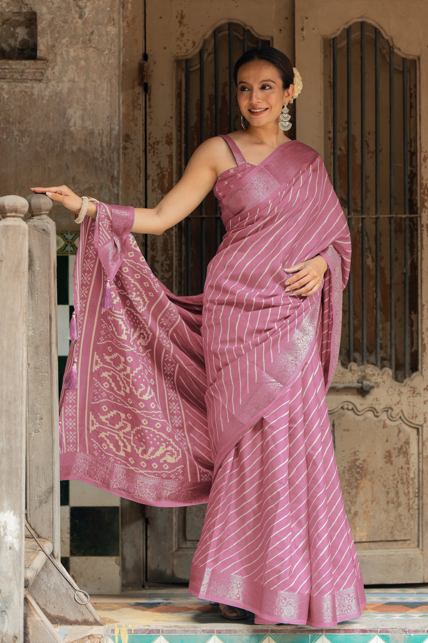 Silk Blend Leheriya & stripe Printed Saree With Unstitched Blouse Piece