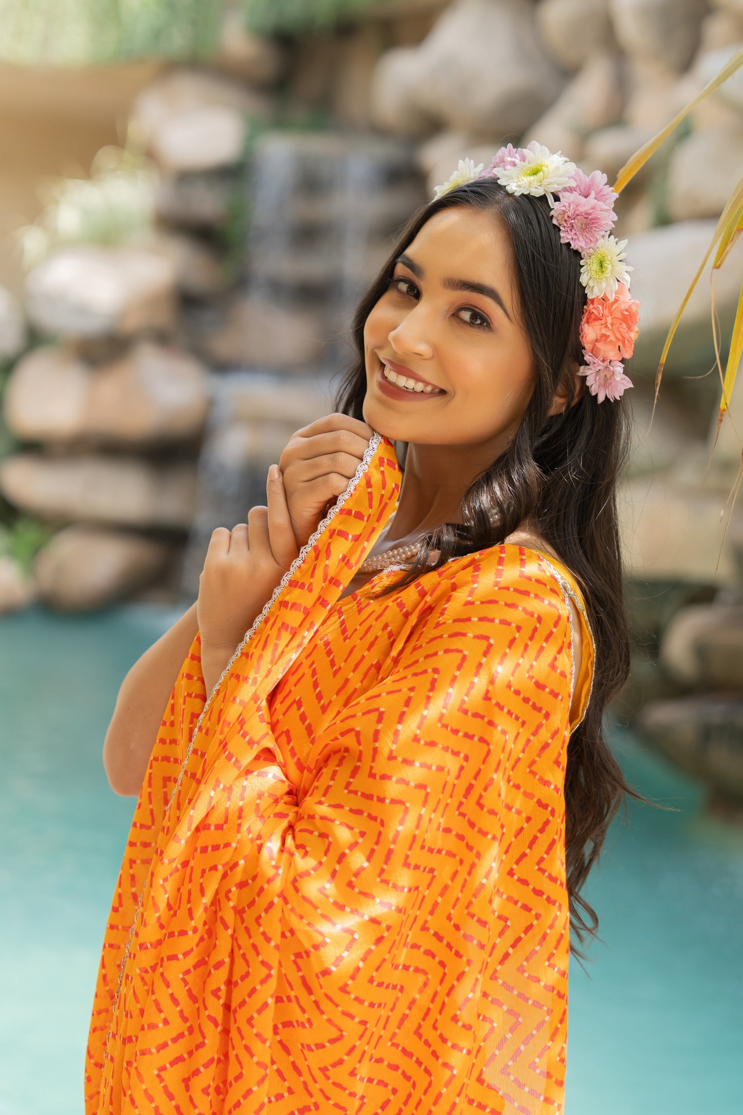 Women Chiffon Leheriya Print With Lace Border Saree With Unstitched Blouse