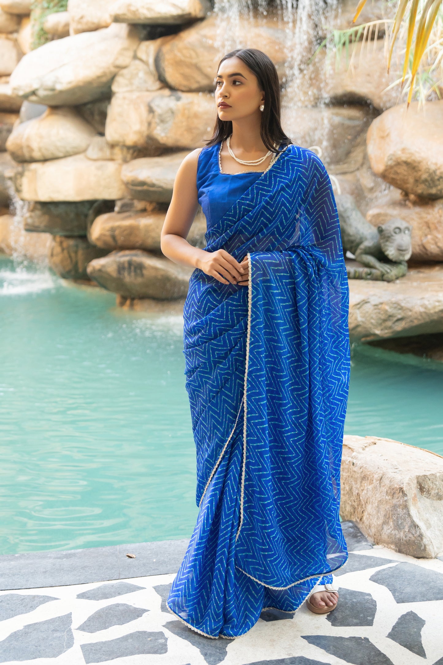 Women Chiffon Leheriya Print With Lace Border Saree With Unstitched Blouse
