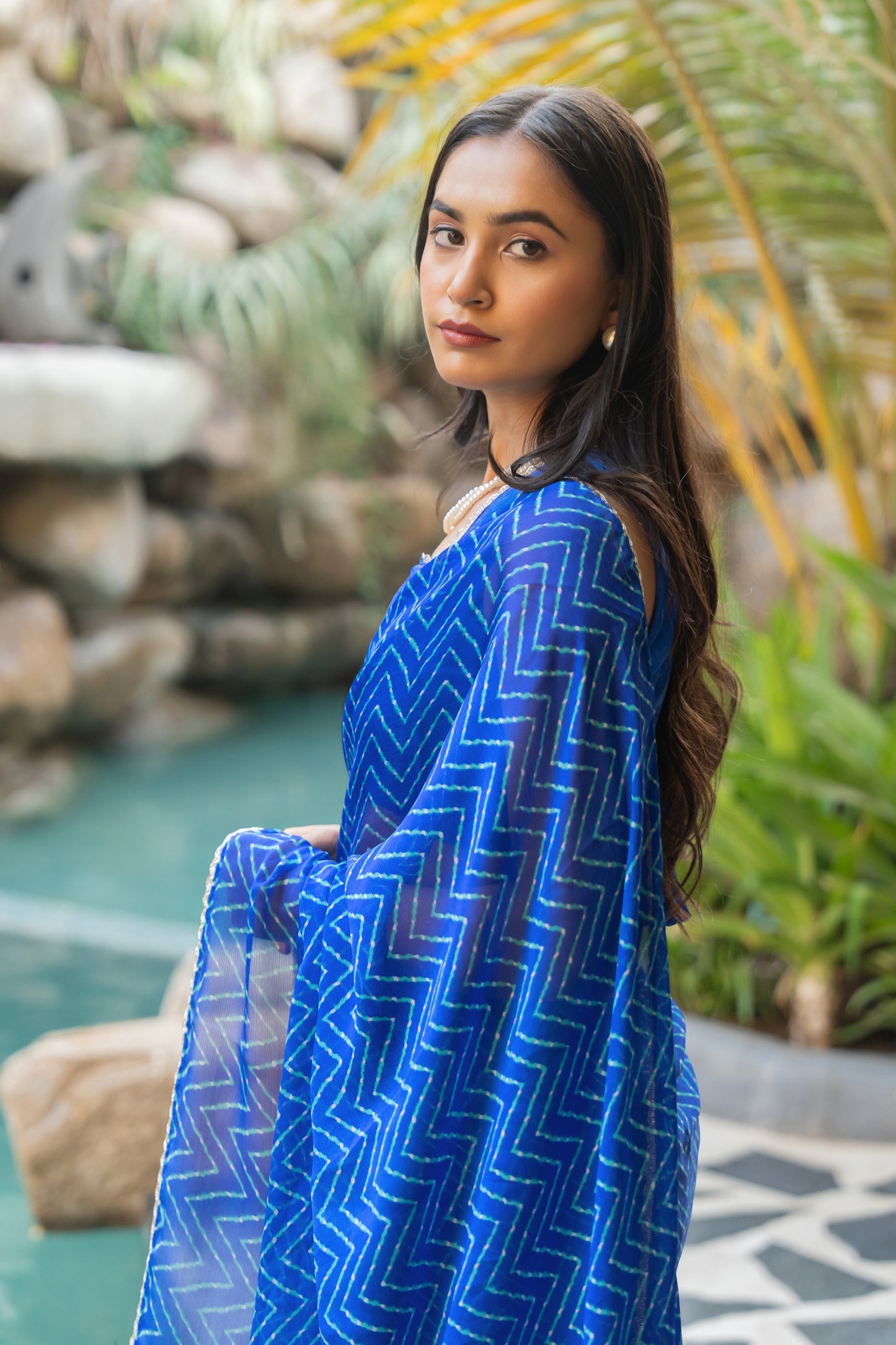 Women Chiffon Leheriya Print With Lace Border Saree With Unstitched Blouse