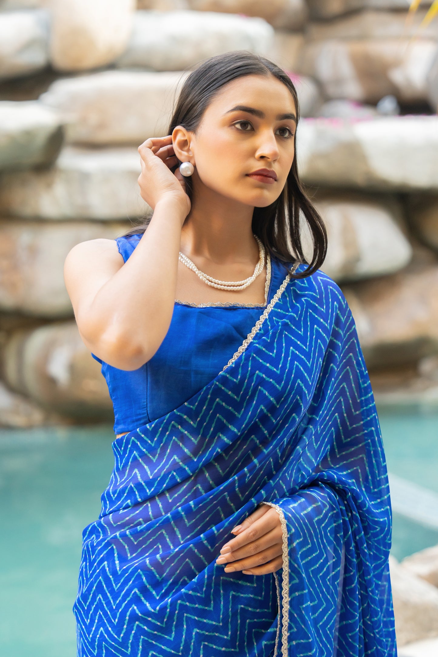 Women Chiffon Leheriya Print With Lace Border Saree With Unstitched Blouse