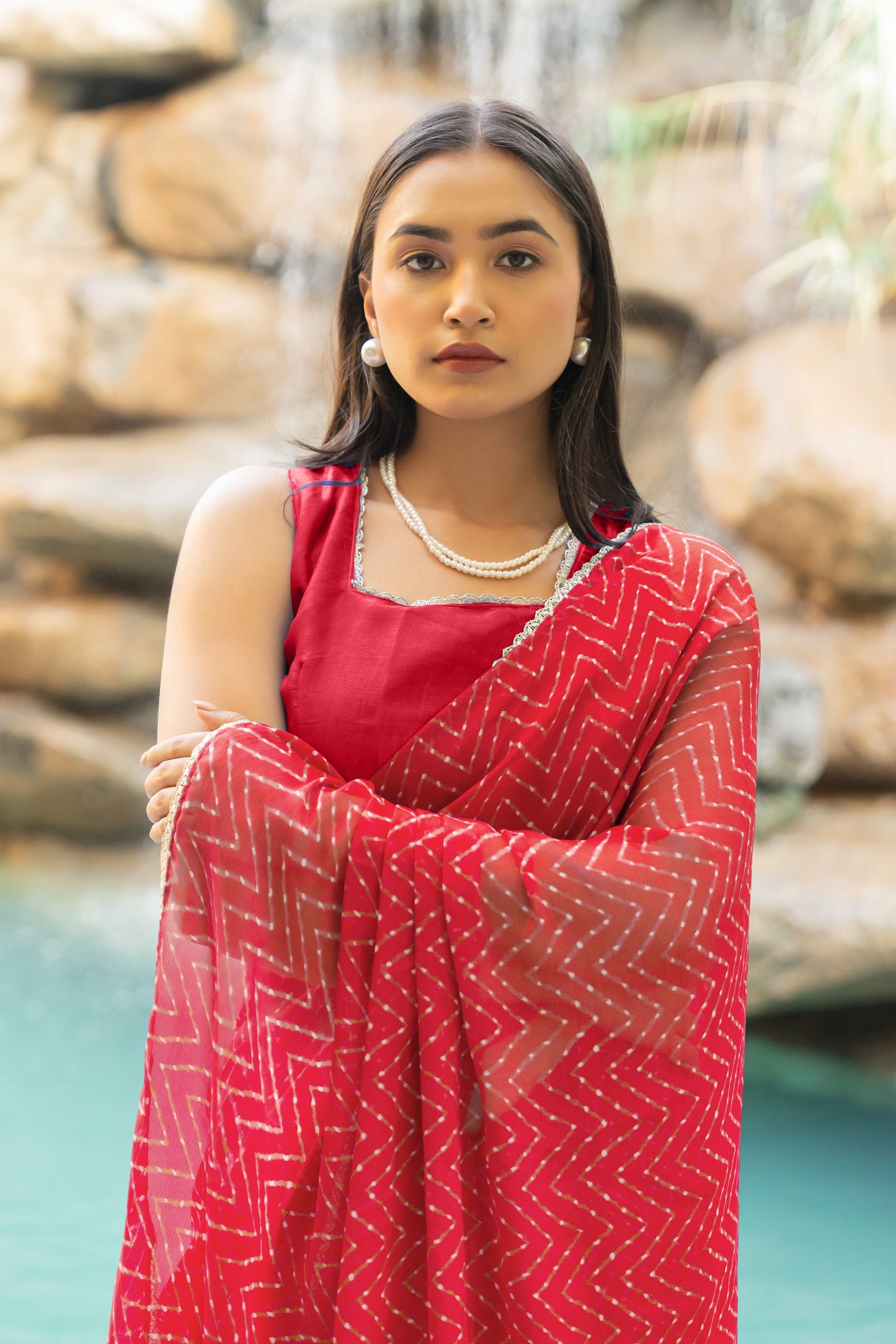 Women Chiffon Leheriya Print With Lace Border Saree With Unstitched Blouse