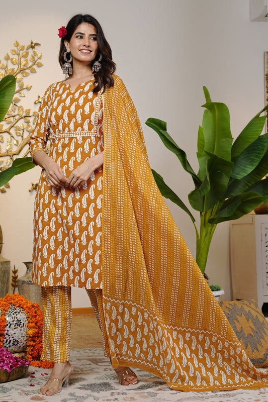 Beautiful Women Pure Cotton Paisley Print Kurta Set