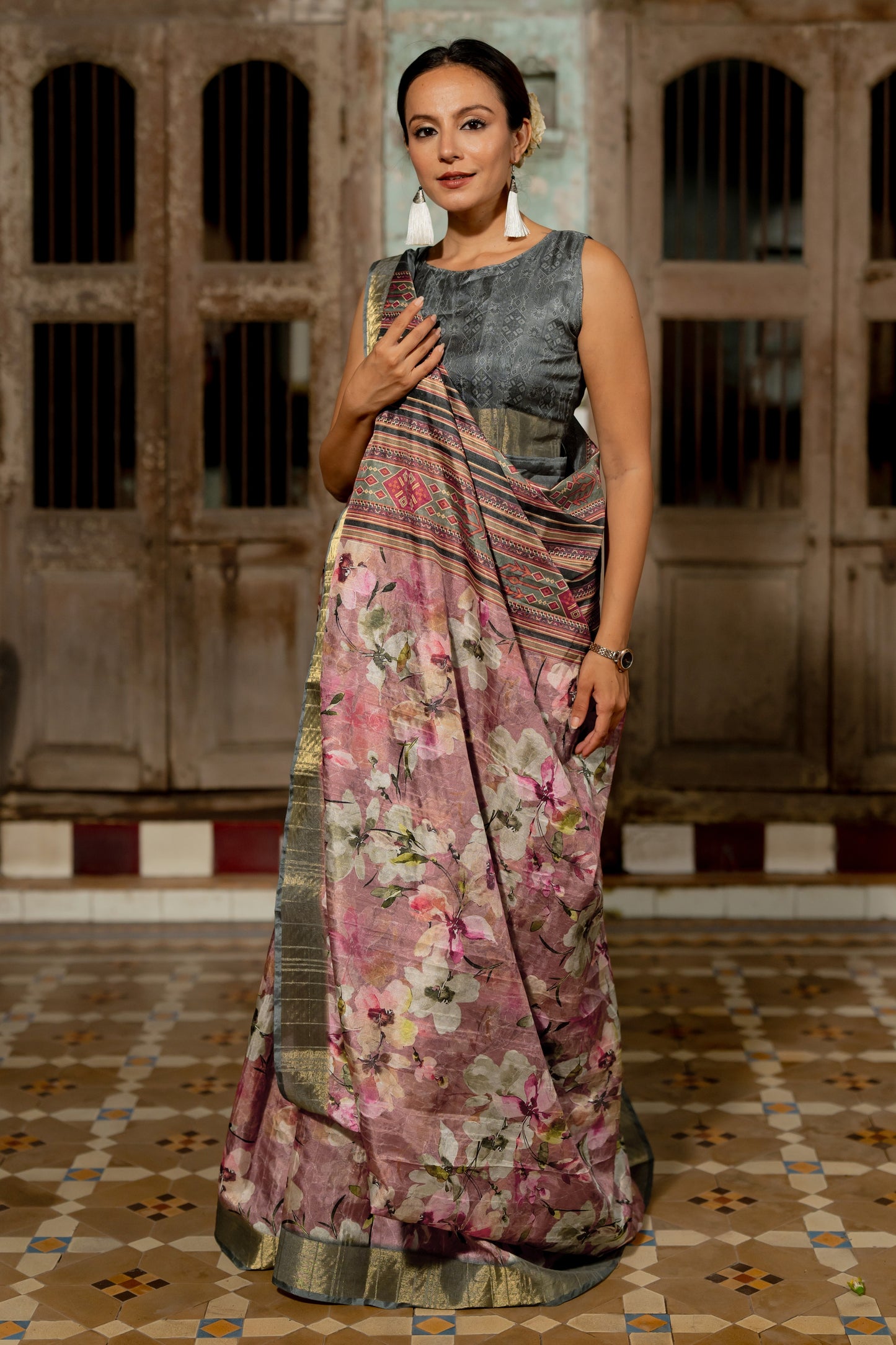 Elegant Floral Print Silk Blend Saree with Unstitched Blouse