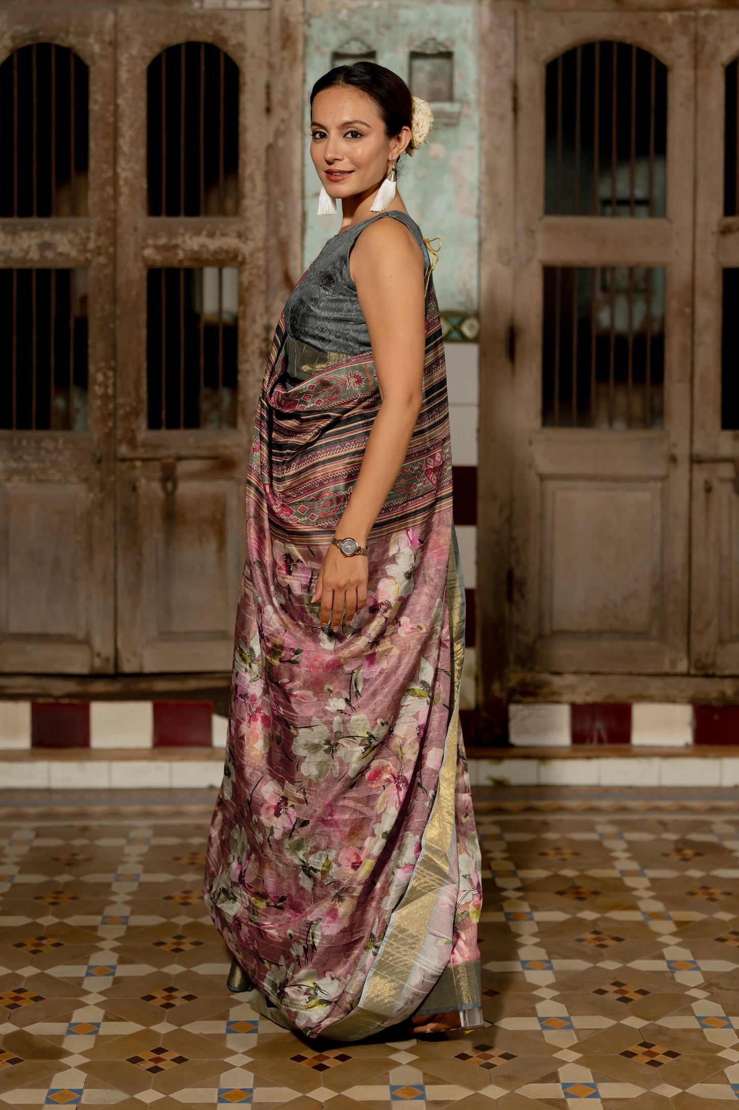 Elegant Floral Print Silk Blend Saree with Unstitched Blouse