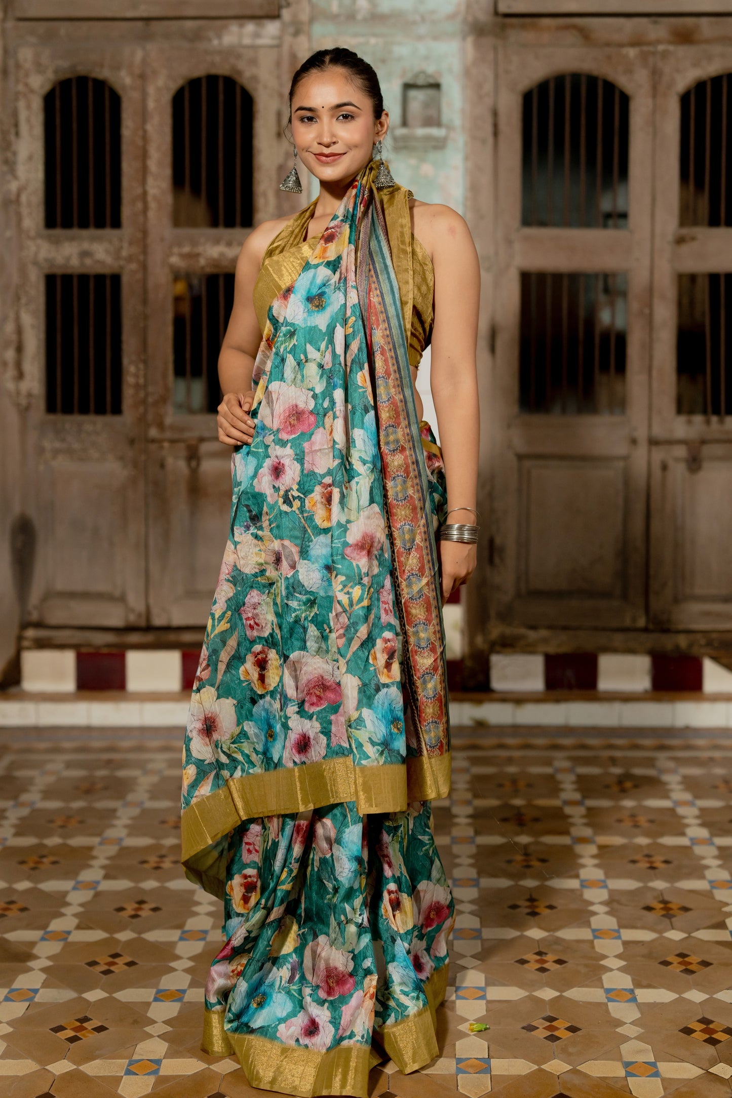 Elegant Floral Print Silk Blend Saree with Unstitched Blouse