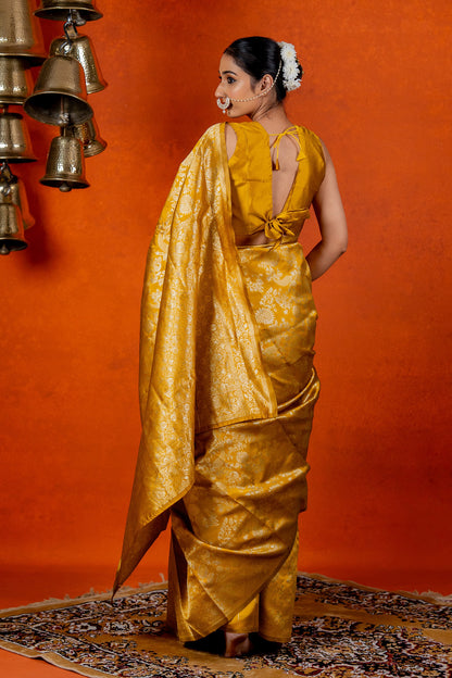 Elegant Woven Design Silk Blend Saree