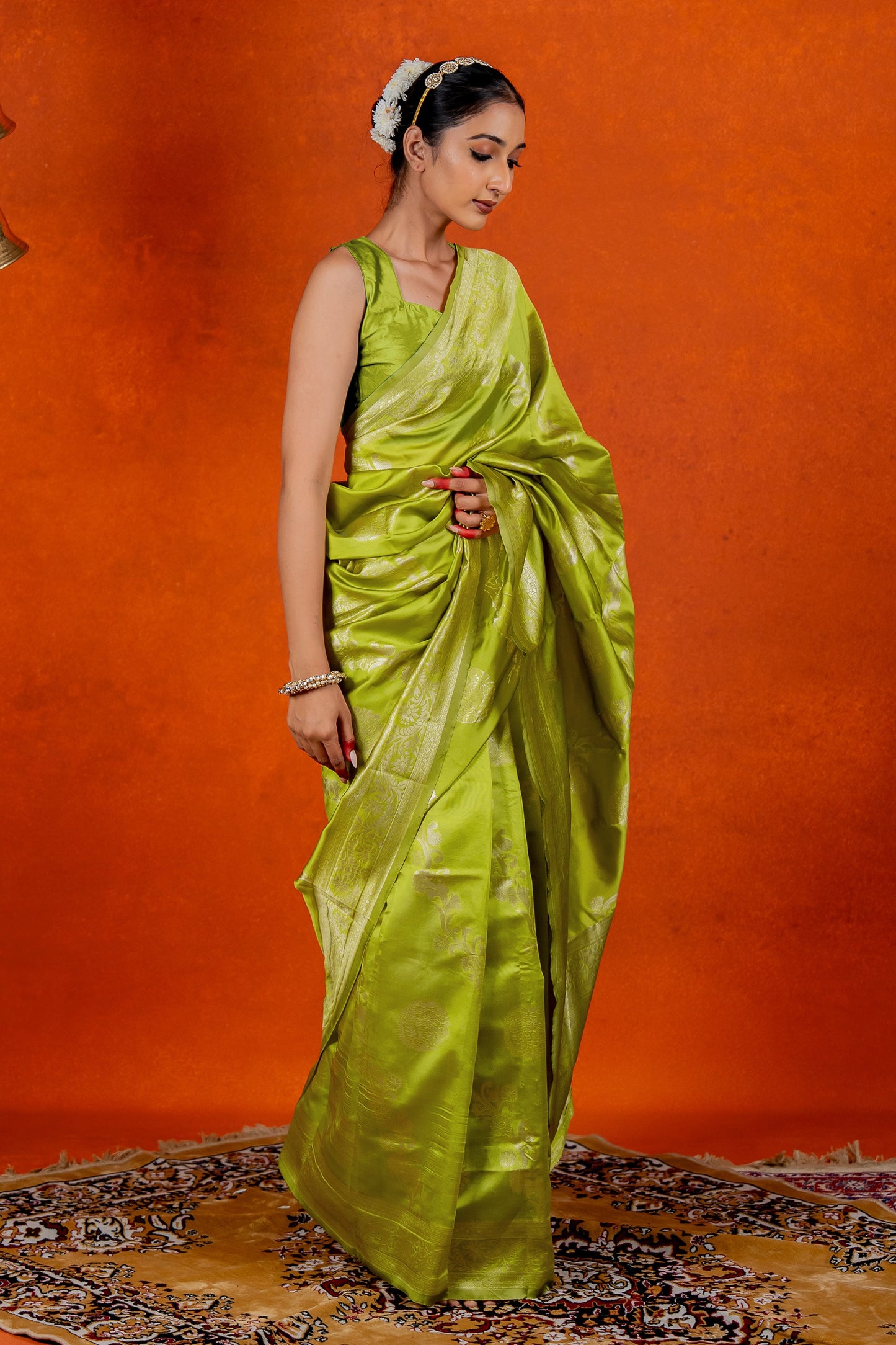 Elegant Woven Design Silk Blend Saree