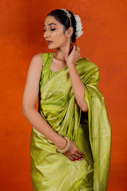 Elegant Woven Design Silk Blend Saree