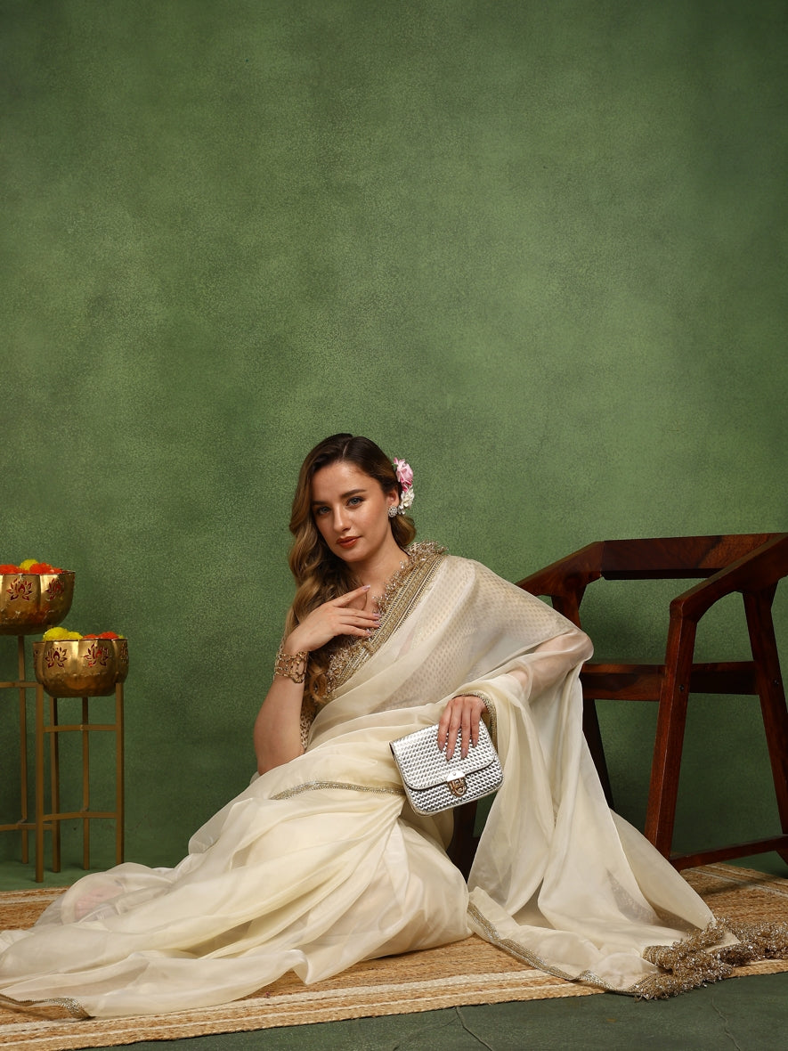 New Plain Silk Blend Saree with Unstiched Blouse Piece