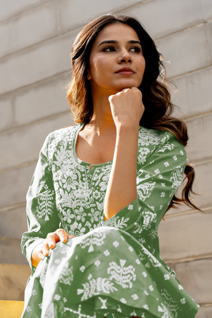 Women's Embroidered Work Solid Straight Kurta With Plazzo Set