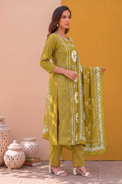 Traditional Tie & Dye Printed Kurta Set with Mirror Work
