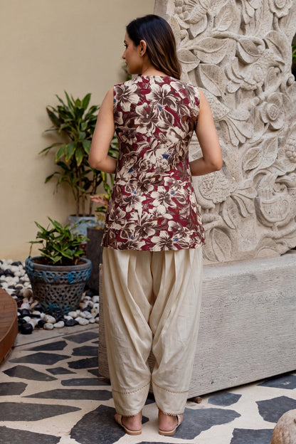 Glamorous Floral Foil Print Rayon Farsi Suit Set with Trendy Notch Neck & Lace Work