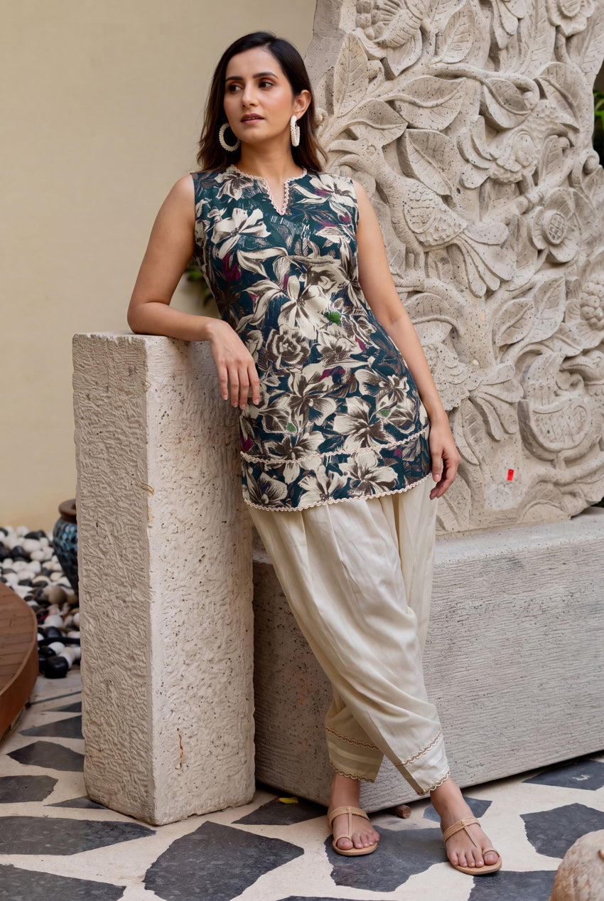 Glamorous Floral Foil Print Rayon Farsi Suit Set with Trendy Notch Neck & Lace Work