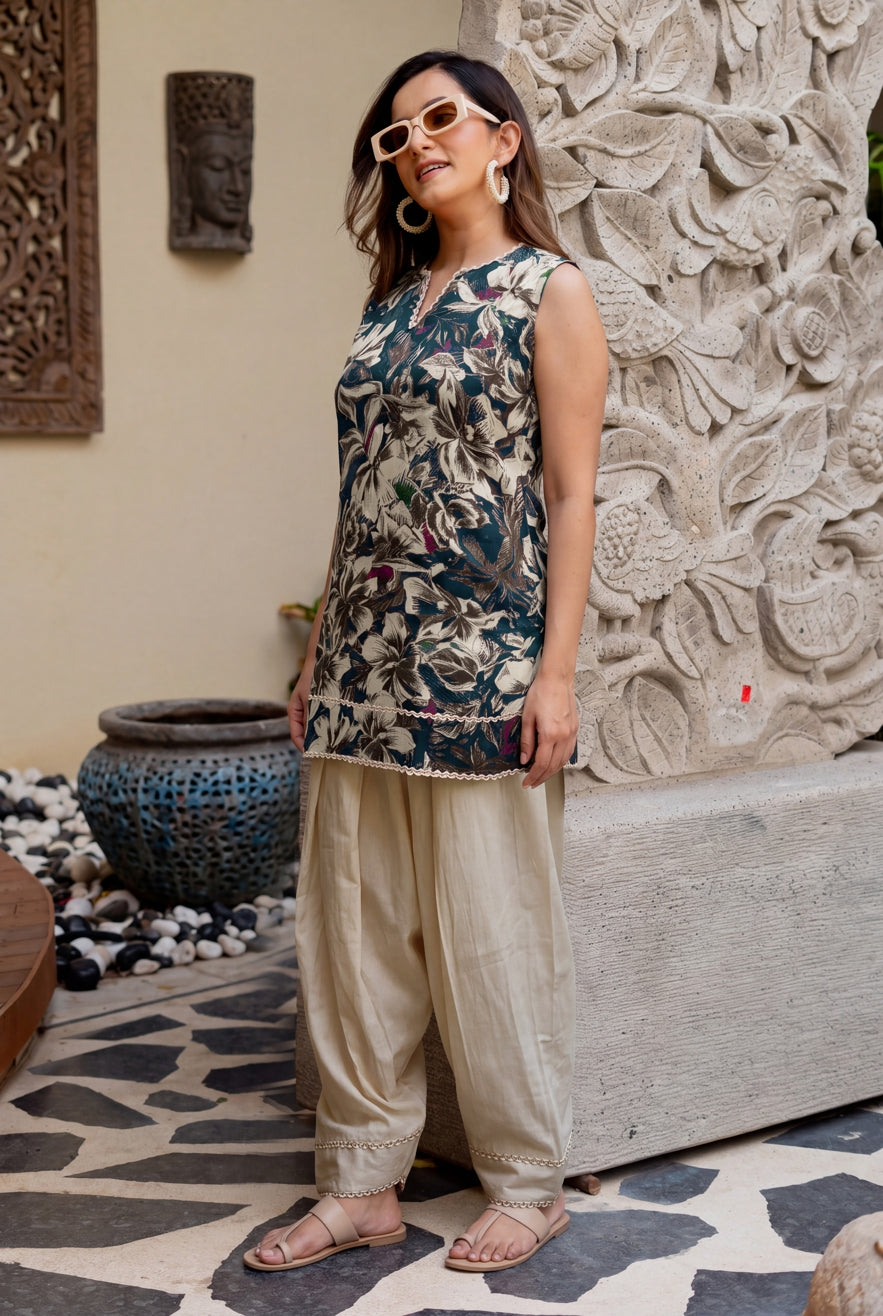 Glamorous Floral Foil Print Rayon Farsi Suit Set with Trendy Notch Neck & Lace Work