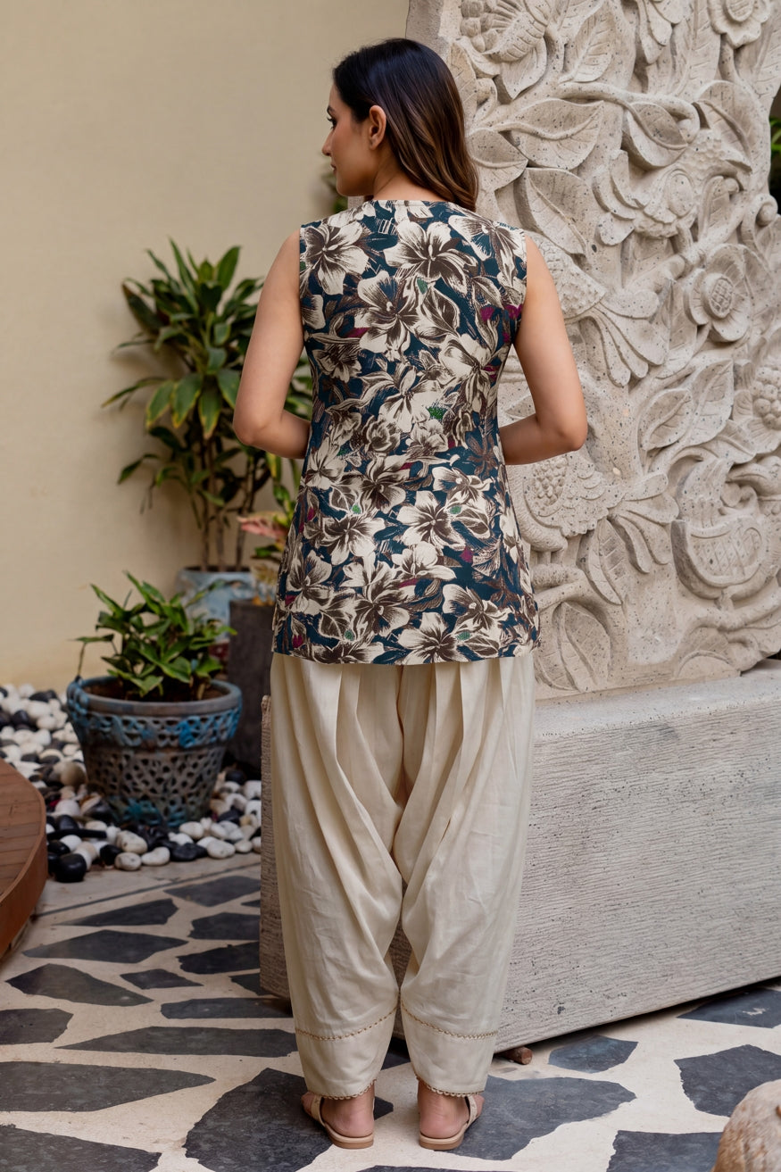 Glamorous Floral Foil Print Rayon Farsi Suit Set with Trendy Notch Neck & Lace Work